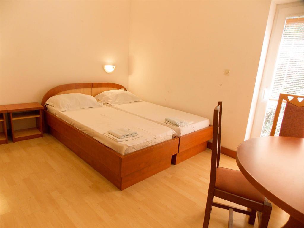 Apartments Frane (Adults Only) Novalja Ruang foto