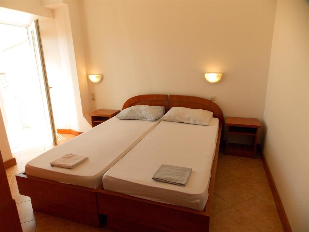 Apartments Frane (Adults Only) Novalja Ruang foto
